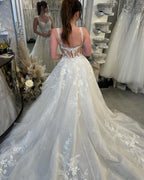 Designer White A-line  Spaghetti Straps Sleeveless Tulle Wedding Dresses With Lace