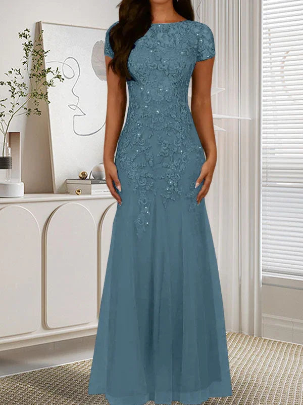 فستان تول مزين بحراشف لامعة برقبة دائرية بلون كحلي داكن على شكل حورية البحر