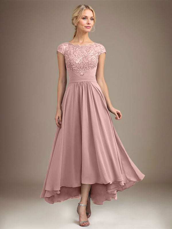 Robe de mère de la mariée en mousseline de soie à dentelle asymétrique illusion en décolleté arrondi et coupe en A avec plis
