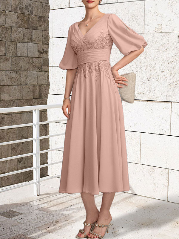 A-Linie V-Ausschnitt Wadenlanges Chiffon-Kleid für die Brautmutter mit Plissee