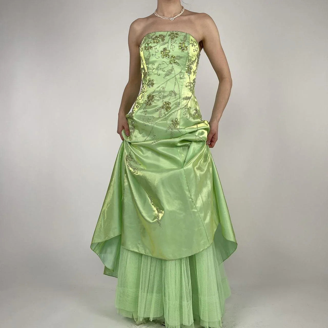 Abito da sera verde in raso senza spalline con perline, linea a trapezio, modello Y8412
