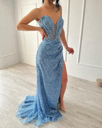 Elegante abito da sera blu con scollo a V, senza maniche, linea a trapezio, spacco frontale e paillettes