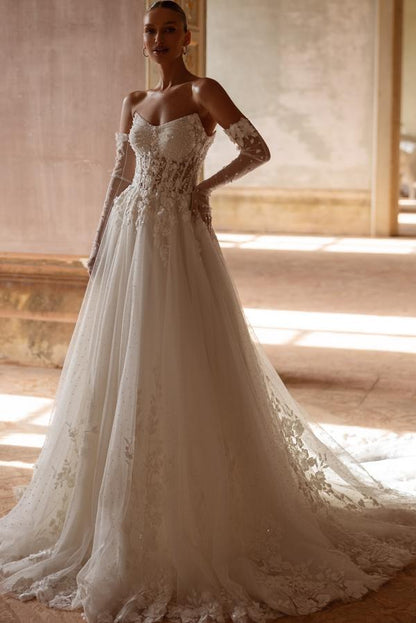 Elegantes Elfenbein Langes A-Linie Trägerloses Spitze Herzausschnitt Brautkleid