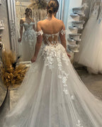 Abito da sposa elegante lungo a linea ad A con scollo a cuore e spalle scoperte, applicazioni e glitter