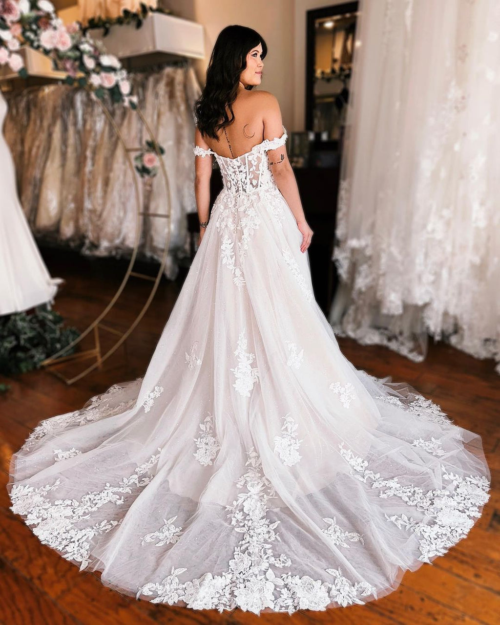 Abito da sposa elegante lungo a linea ad A, senza maniche, con spalline in pizzo e spacco