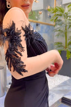 Abito da sera elegante lungo nero a sirena in chiffon con pizzo, perline, maniche lunghe e spacco