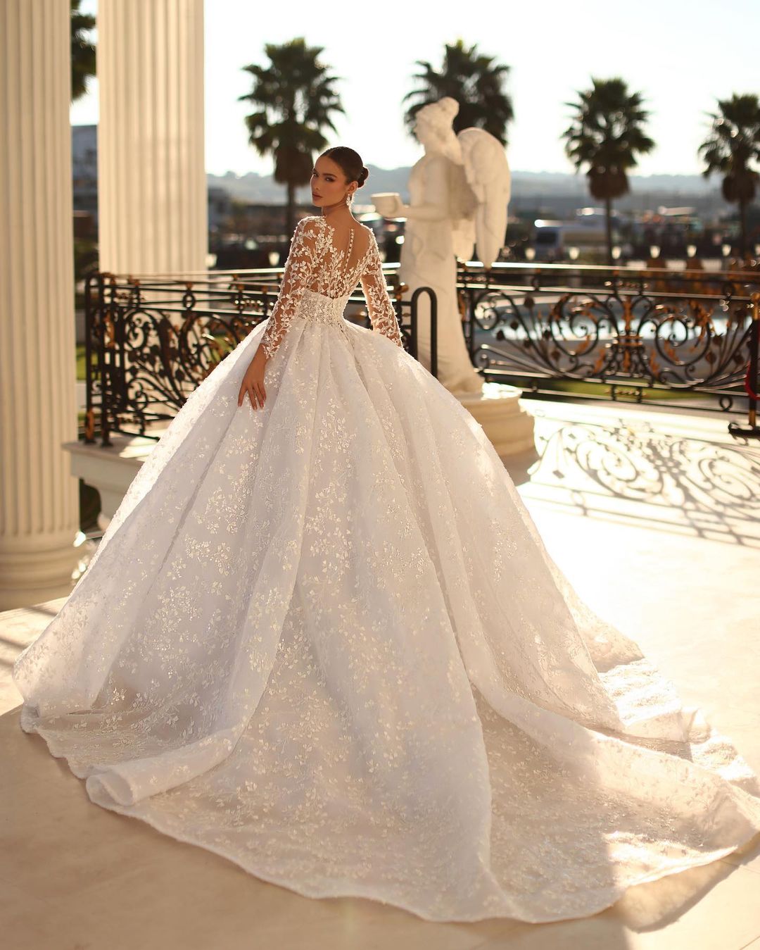 Vestido de Noiva Elegante Comprido Marfim com Decote em V, Renda e Mangas Compridas