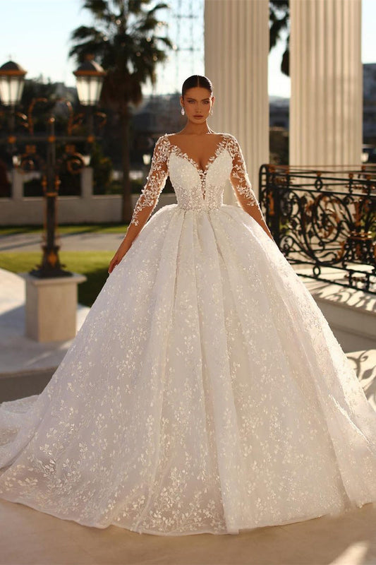 Elegantes langes elfenbeinfarbenes Ballkleid mit V-Ausschnitt und langen Ärmeln