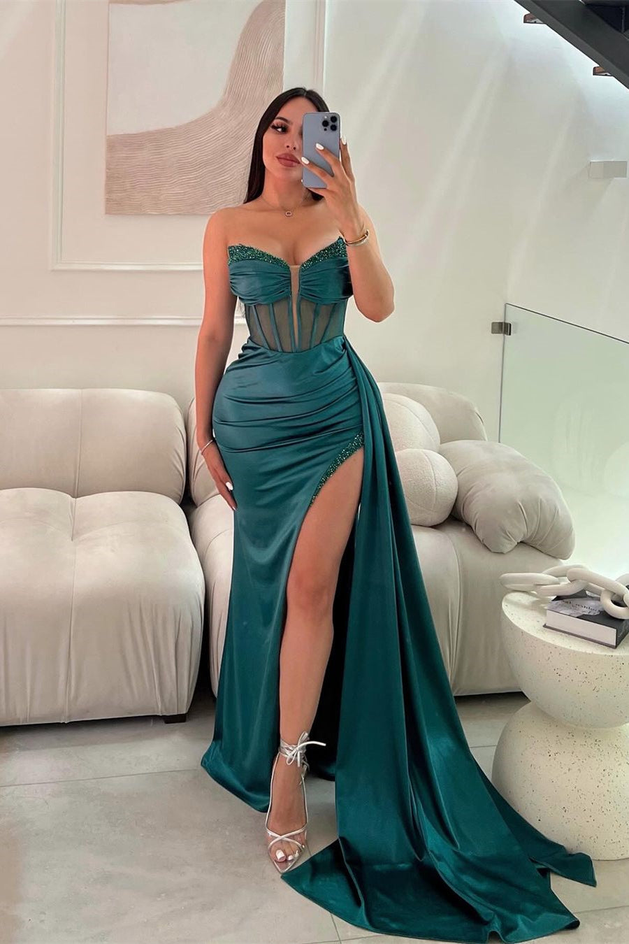 Abito da sera lungo elegante a sirena senza maniche con paillettes e spacco