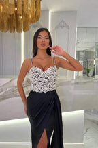 Abito da sera elegante lungo a sirena con spalline sottili, scollo a cuore e paillettes, con spacco
