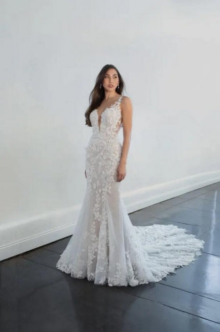 Elegante vestido de novia largo de sirena con escote en V y sin mangas con encaje