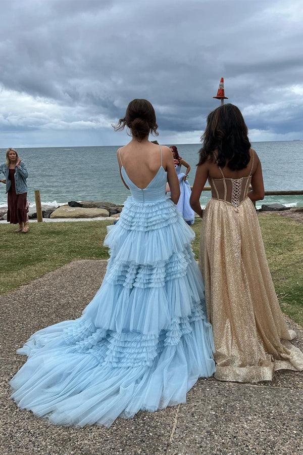 Abito da sera lungo elegante in tulle con scollo a V, spacco laterale e strati
