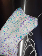 Abito da sera bianco scintillante con spalline sottili, paillettes, spacco da sirena e nappine Y8648