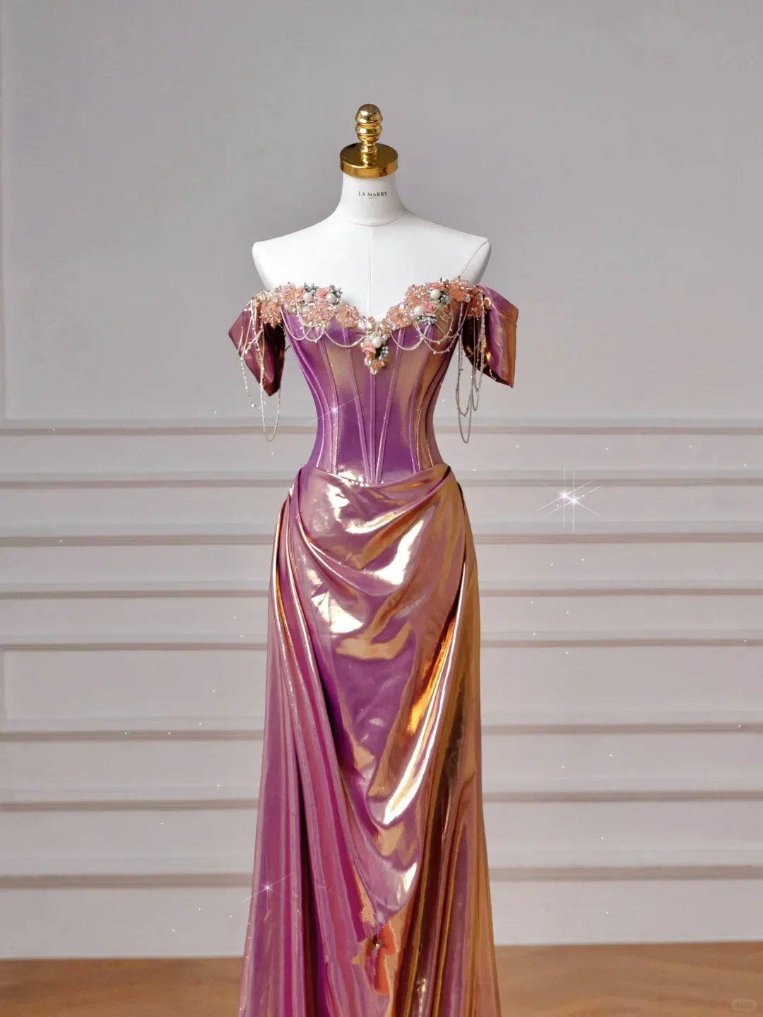 Elegante abito da sera lungo viola in raso con perline, stile sirena, scollatura a spalle scoperte Y8605