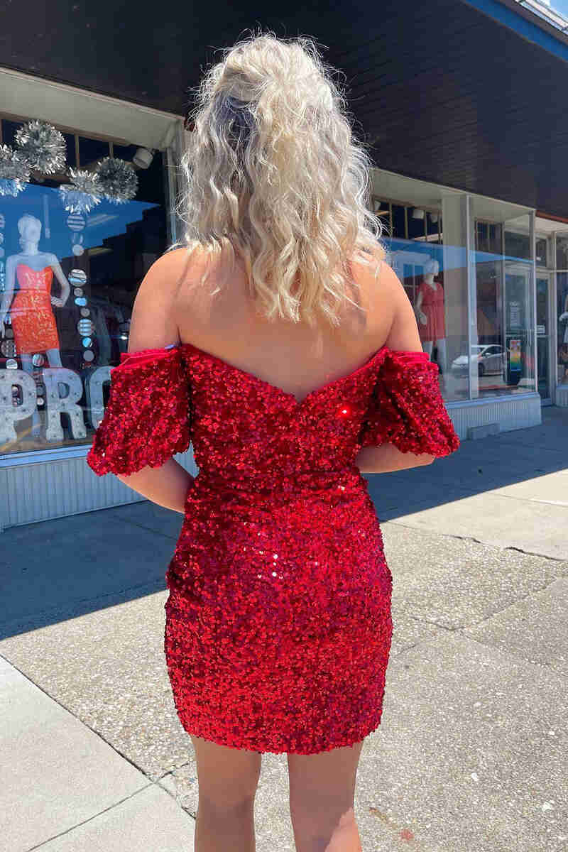 Abito aderente con scollo a cuore e paillettes per il ritorno a casa
