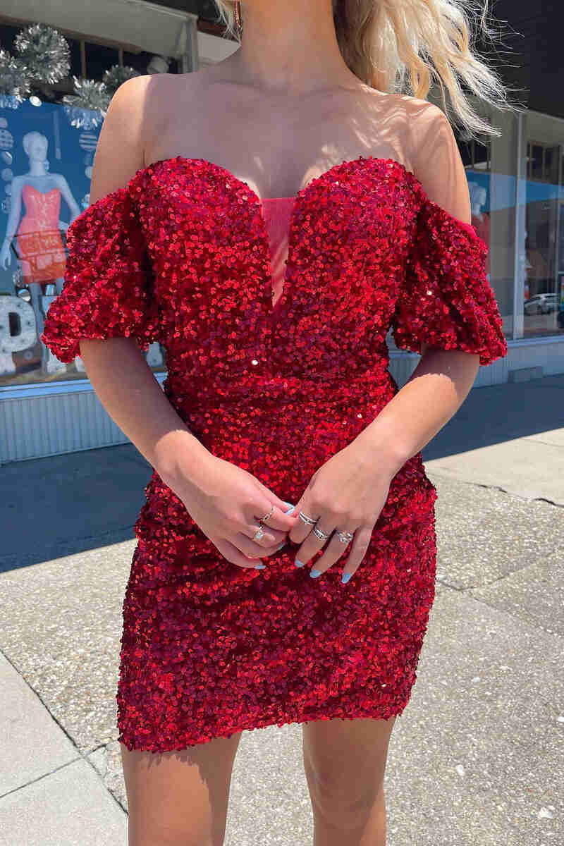 Abito aderente con scollo a cuore e paillettes per il ritorno a casa