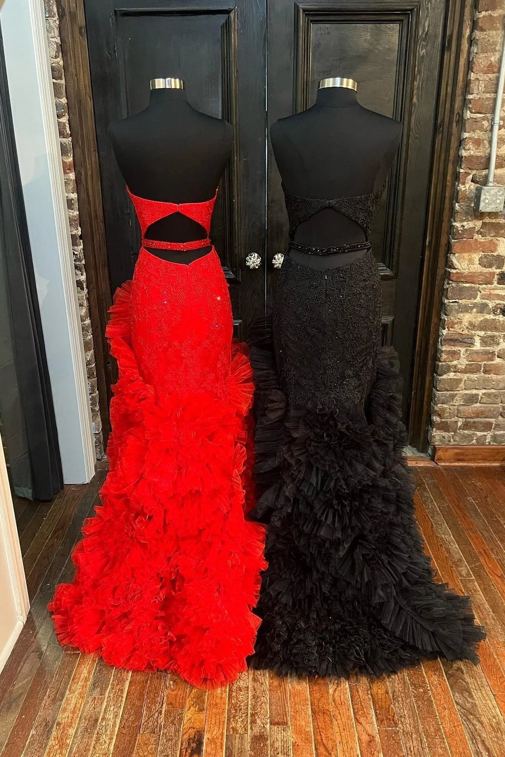 Beverly | Robe de bal sirène sans bretelles avec dos découpé et volants superposés