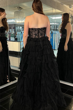 Abito lungo da sera in tulle senza spalline a linea ad A con spacco