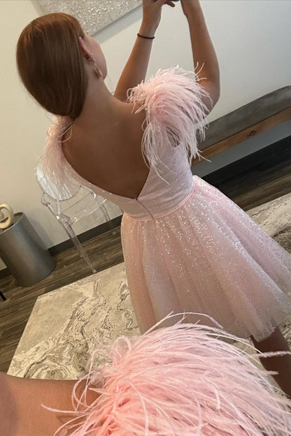 Vestido de fiesta de tul con escote en V profundo y plumas, corte A