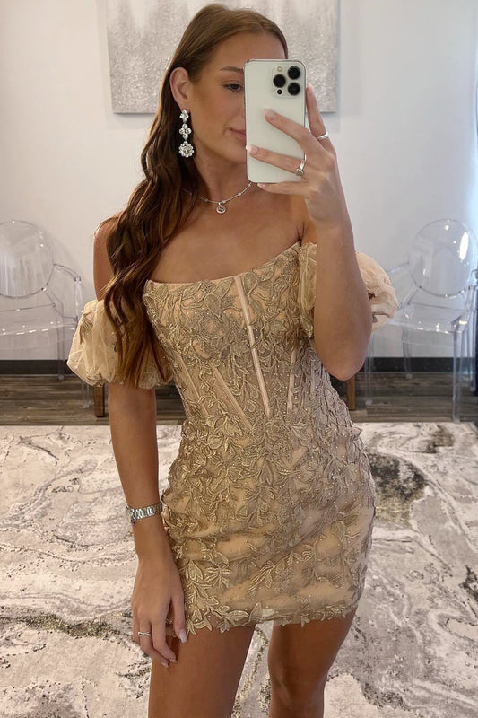 Vestido de fiesta de encaje sin tirantes y con apliques