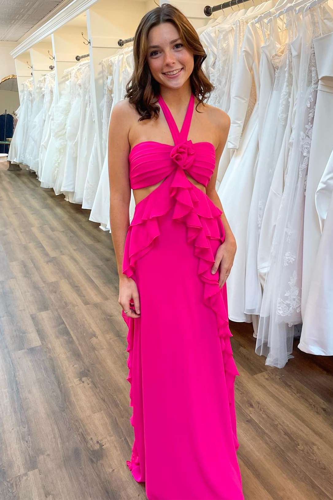 Vestido Formal Longo Magenta com Alças, Recortes e Folhos