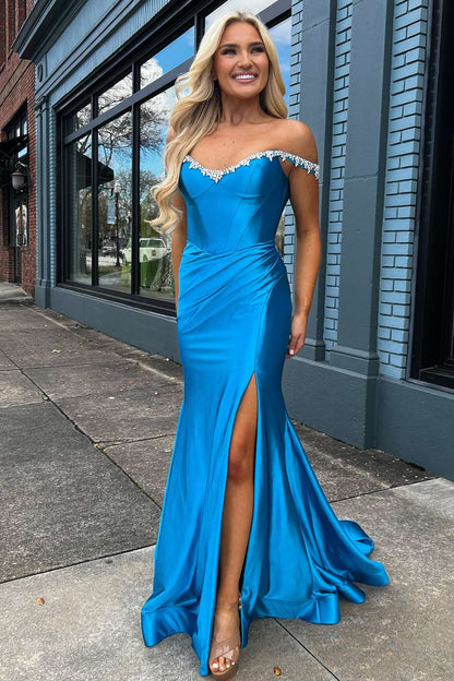 Roycebridal Bellamy | Vestido de fiesta azul de corte sirena con hombros descubiertos, cuentas y abertura
