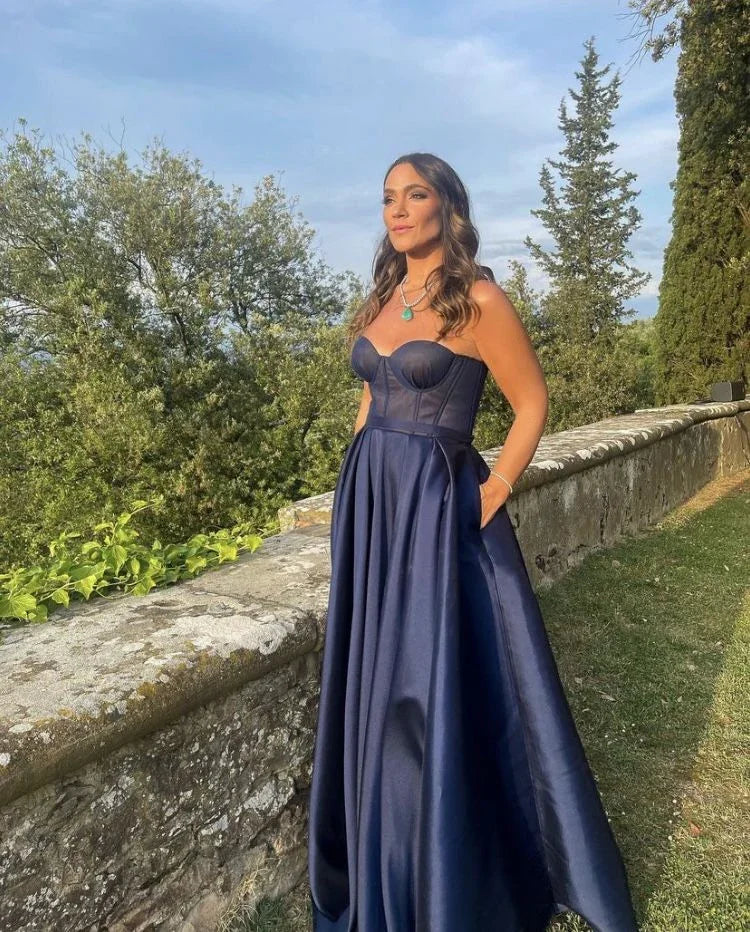 Robe de soirée en satin bleu marine coupe trapèze Robe de remise de diplômes bleu marine Y4835