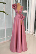 Favoloso abito da sera a linea ad A con scollo a V, senza maniche, con volant, in raso e spacco