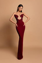 Abito da sera favoloso bordeaux in raso con colonna, senza spalline e senza maniche, decorato con strass