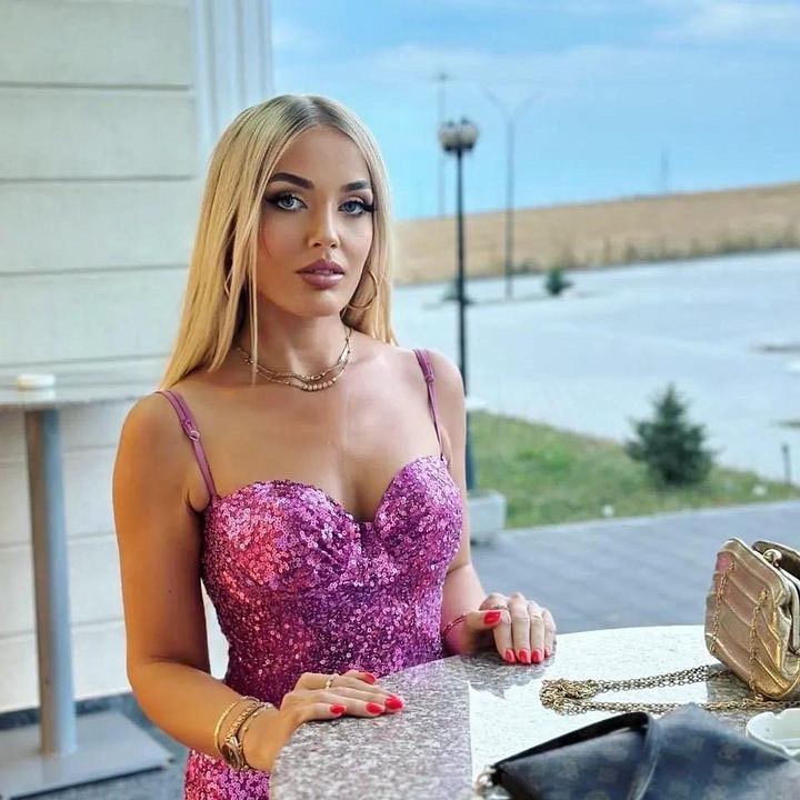 Favoloso Abito da Sera con Colonna, Cuore, Senza Maniche, in Raso con Paillettes e Spacco Frontale