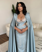 Favoloso lungo abito da sera blu con scollo a V, sirena, paillettes e pizzo, con maniche