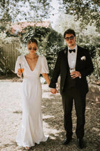 Robe de mariée modeste en satin élastique, ligne A, col en V Fairy