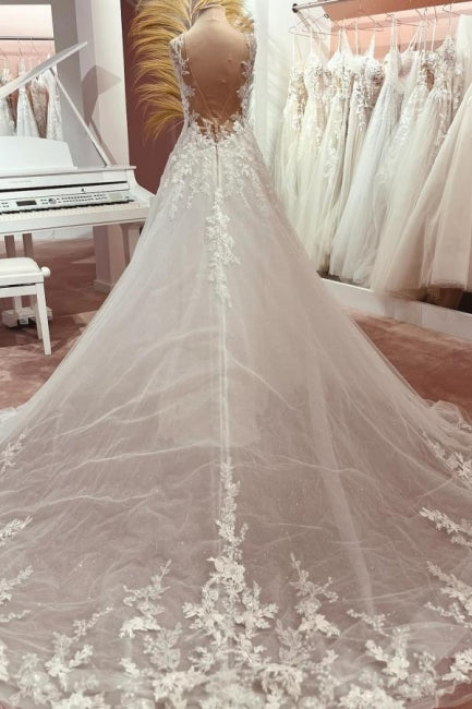 Robe de mariée longue en tulle avec dentelle, en ligne A, col en V, avec traîne