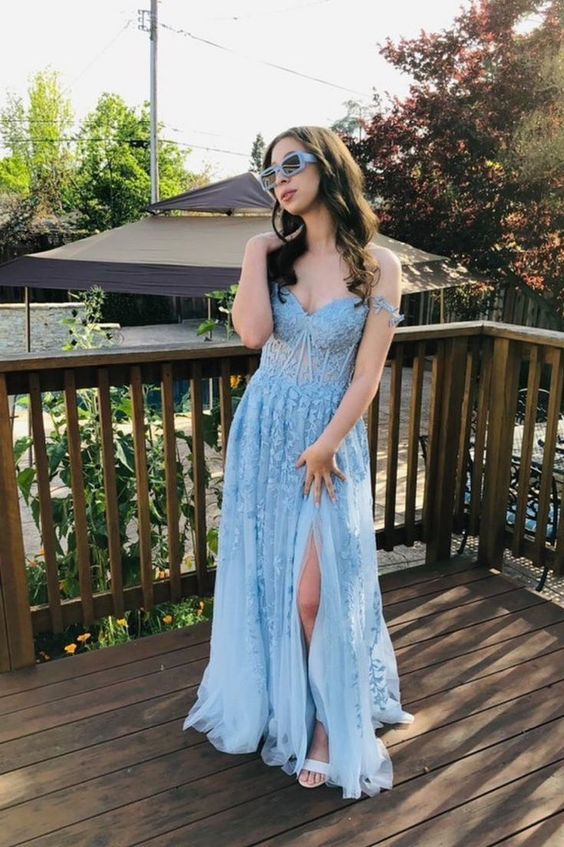 Abito da sera in tulle con pizzo a linea ad A e scollo a cuore con spacco