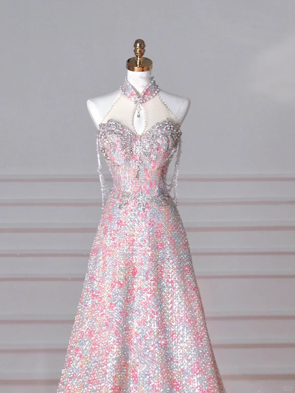 Splendido abito da sera rosa con paillettes e perline a linea ad A Y8637