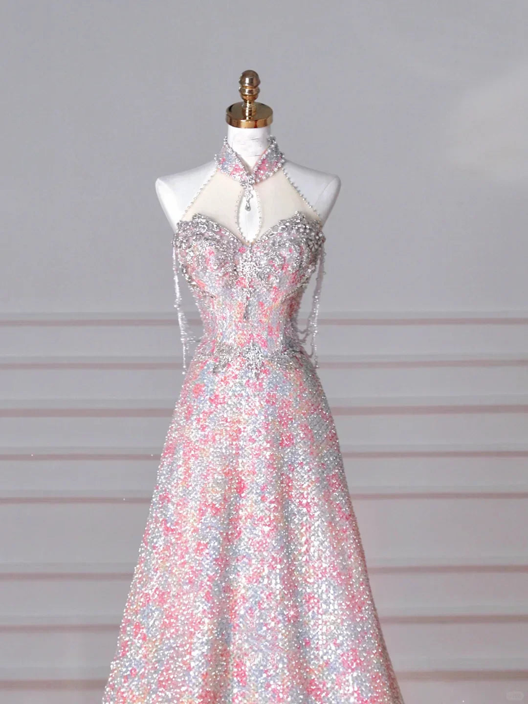 Splendido abito da sera rosa con paillettes e perline a linea ad A Y8637