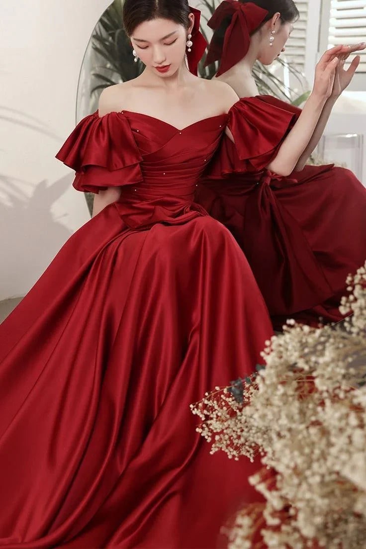 Robe de bal rouge avec manches cloche et dos lacé Y6067
