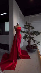 Vestido Longo de Festa Encantador em Cetim Vermelho com Fenda Alta Y4115
