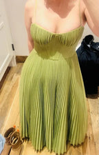 Vestido de Festa Midi Verde com Alças Finas Elegantes, Tule Plissado, Corte em A Y8452