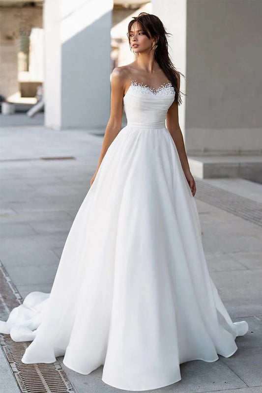 Glamoroso vestido de novia modesto con escote corazón y perlas y hombros descubiertos