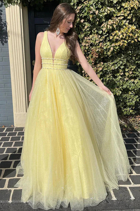 Glitzerndes, gelbes, langes, perlenbesetztes A-Linien-Ballkleid aus Tüll