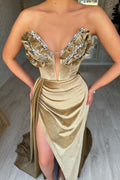 Vestido de Baile com Decote em V, Fenda Frontal, Folhos e Contas Dourado Sereia