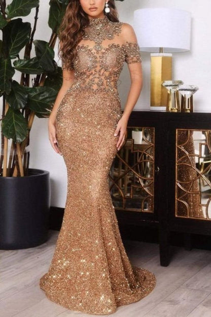 Goldenes, schulterfreies, funkelndes, bodenlanges Meerjungfrauen-Ballkleid
