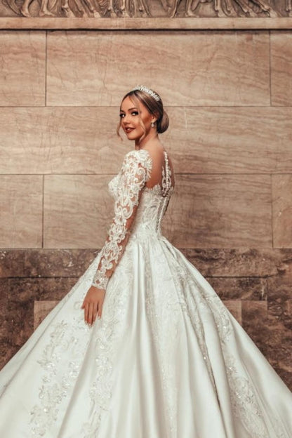Wunderschöne Prinzessin A-Linie Satin Spitze Brautkleider mit langen Ärmeln