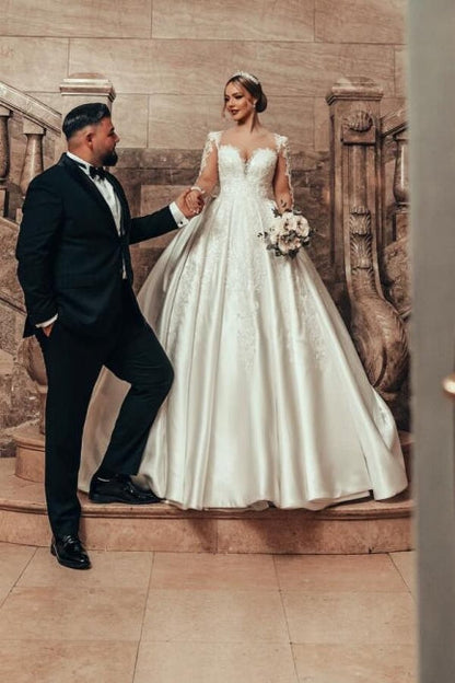 Wunderschöne Prinzessin A-Linie Satin Spitze Brautkleider mit langen Ärmeln