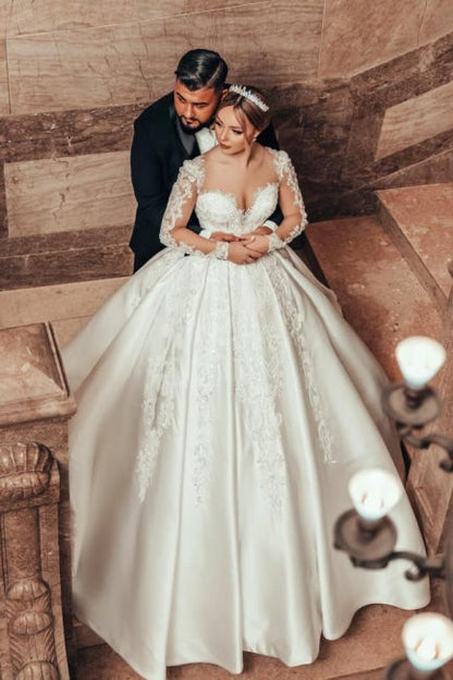 Wunderschöne Prinzessin A-Linie Satin Spitze Brautkleider mit langen Ärmeln