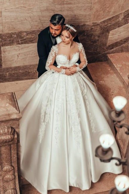 Wunderschöne Prinzessin A-Linie Satin Spitze Brautkleider mit langen Ärmeln