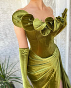 Vestido de Festa Verde com Folhos, Ombro Único, Sem Alças e Fenda