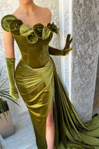Vestido de Festa Verde com Folhos, Ombro Único, Sem Alças e Fenda
