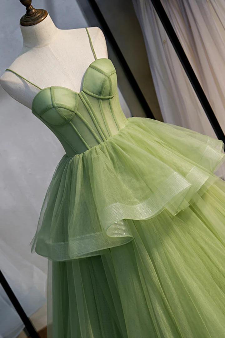Abiti lunghi da sera in tulle verde a linea ad A con strascico